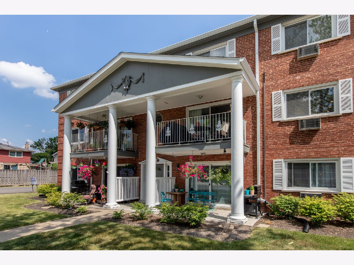 Condos & Townhomes Sold Country Club Condominium Arlington Heights Illinois, 10 Lillian