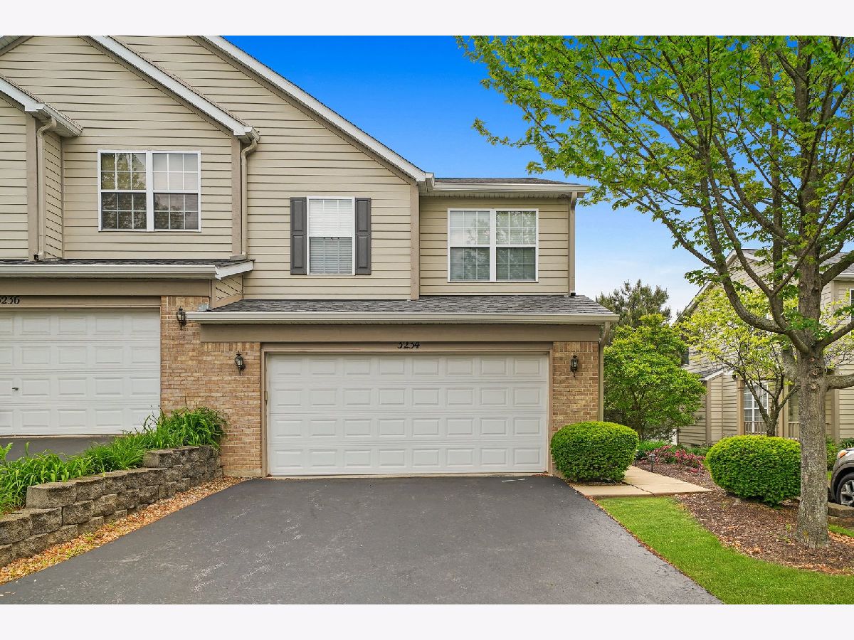 Townhomes Sold Fox Ridge Creek Woodridge Illinois, 3234 Foxridge