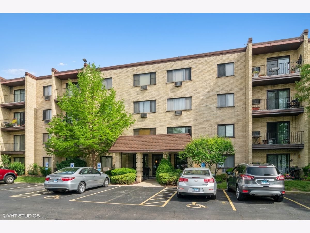 Condominiums Sold Flagg Creek Indian Head Park Illinois, 7211 Wolf