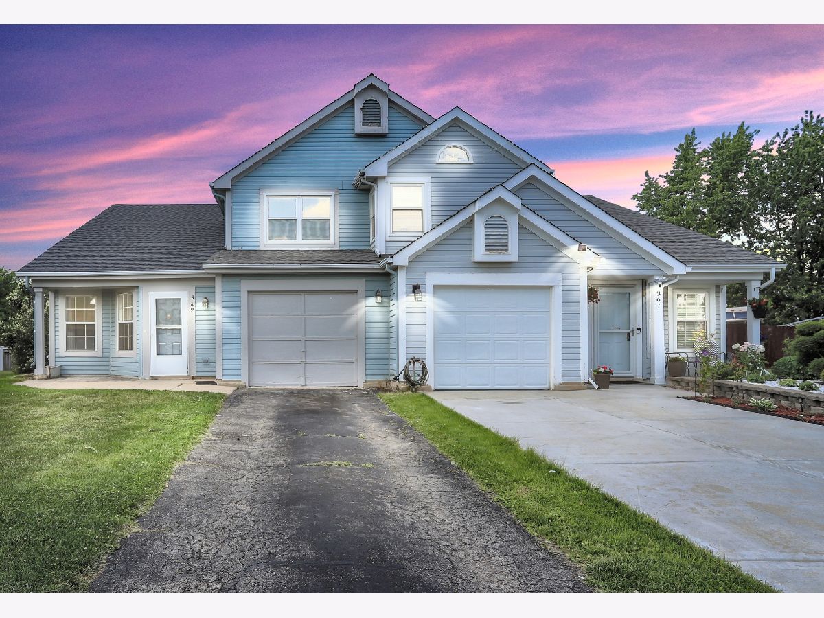 Townhomes & Homes Sold Hunters Crossing Carol Stream Illinois, 369 Cedar