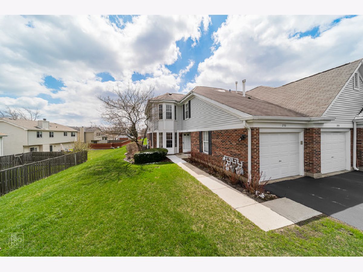 Townhomes & Condos Rented Wildberry Streamwood Illinois, 255 Green Knoll