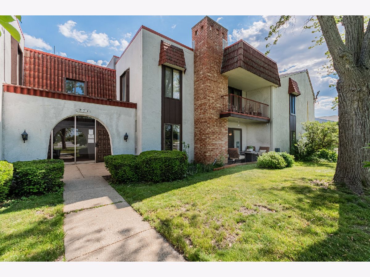 Condominiums Sold Spanish Courts Glendale Heights Illinois, 731 Fullerton