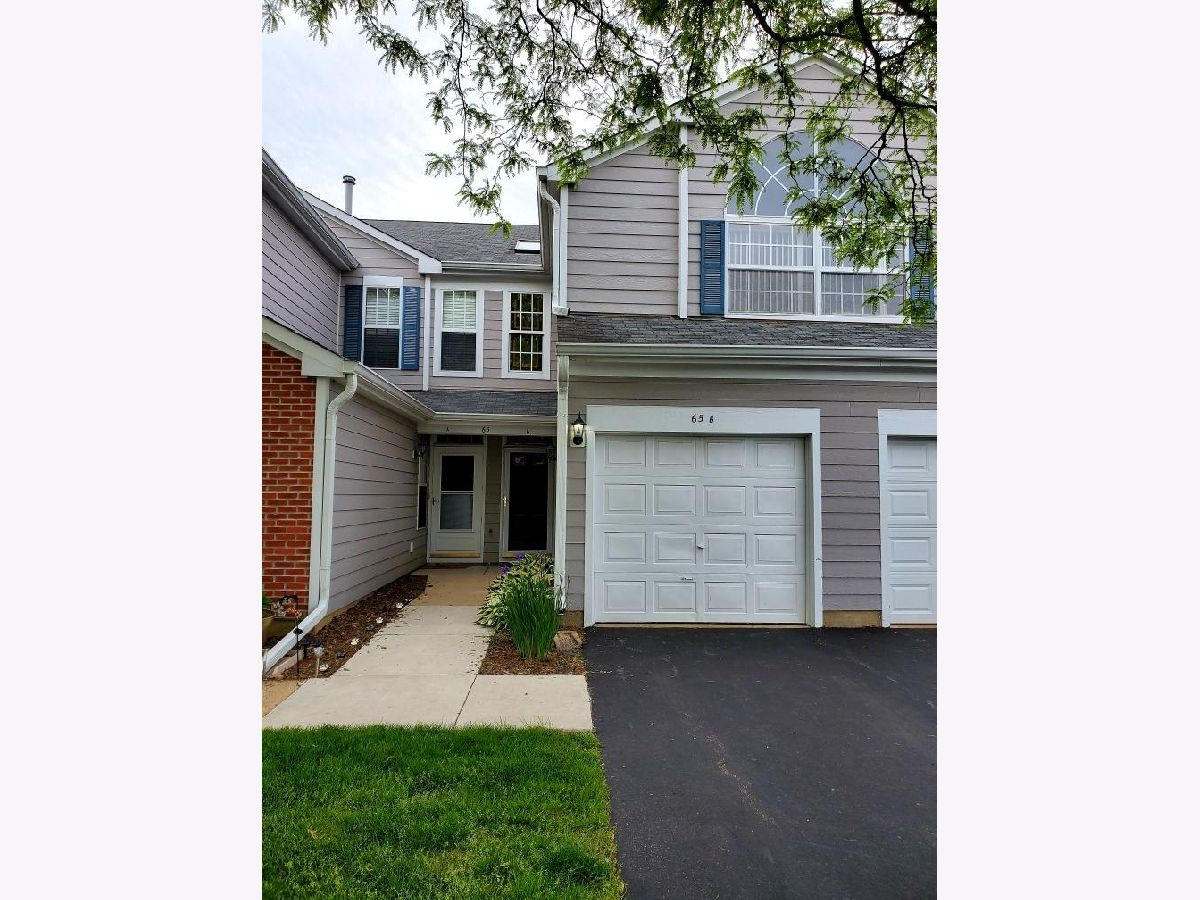 Manors Of Oak Knoll Streamwood IL, Townhomes & Condos & Homes For Sale