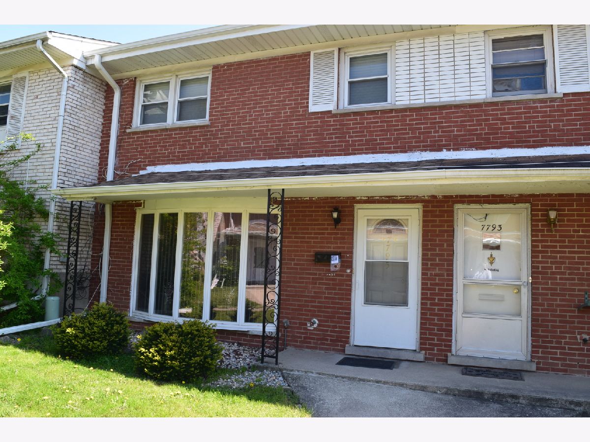 Townhomes & Homes Sold Lawrencewood Garden Niles Illinois, 7795 Nordica