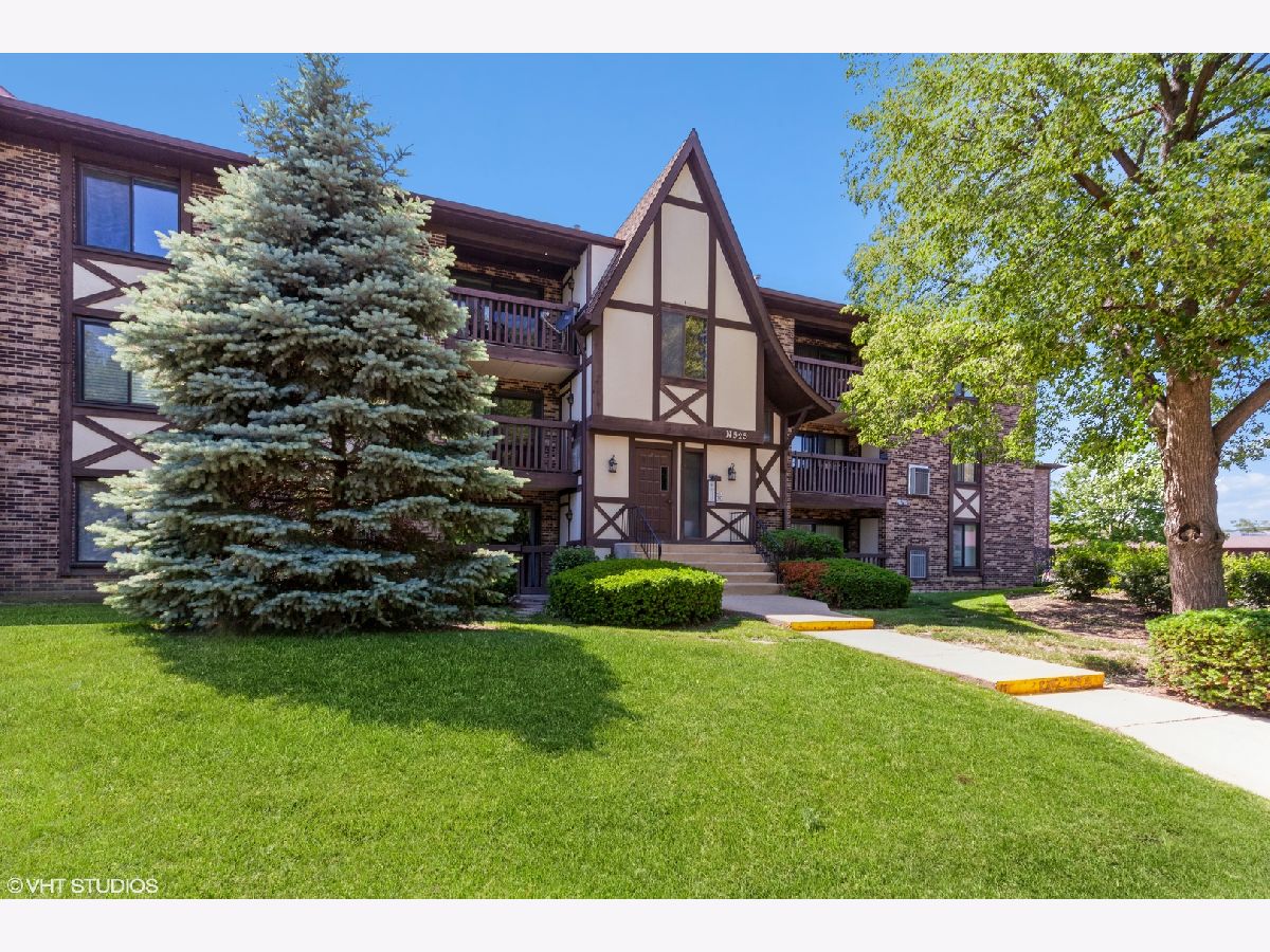 Condominiums Sold Birch Point Westmont Illinois, 525 Cumnor