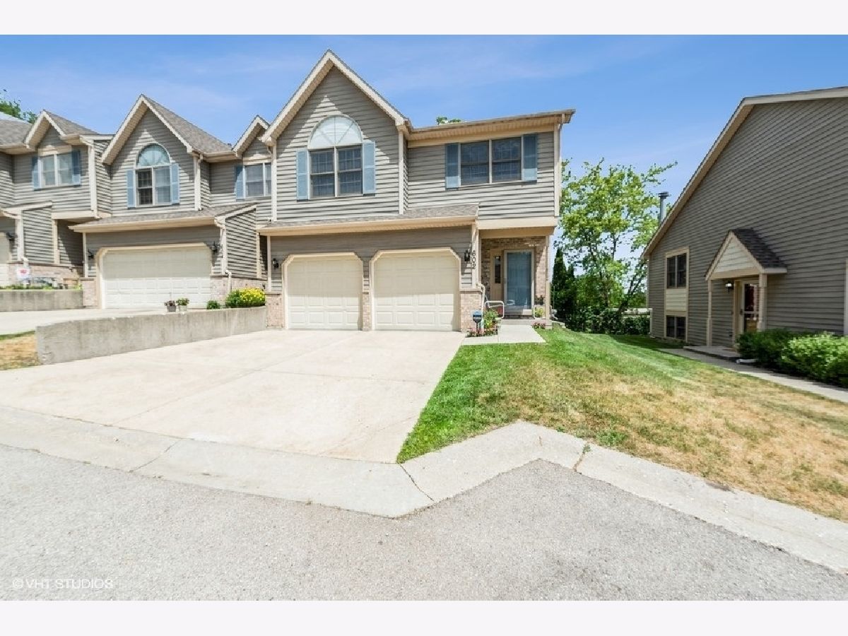 Townhomes Sold River Bluff Carpentersville Illinois, 602 River Bluff