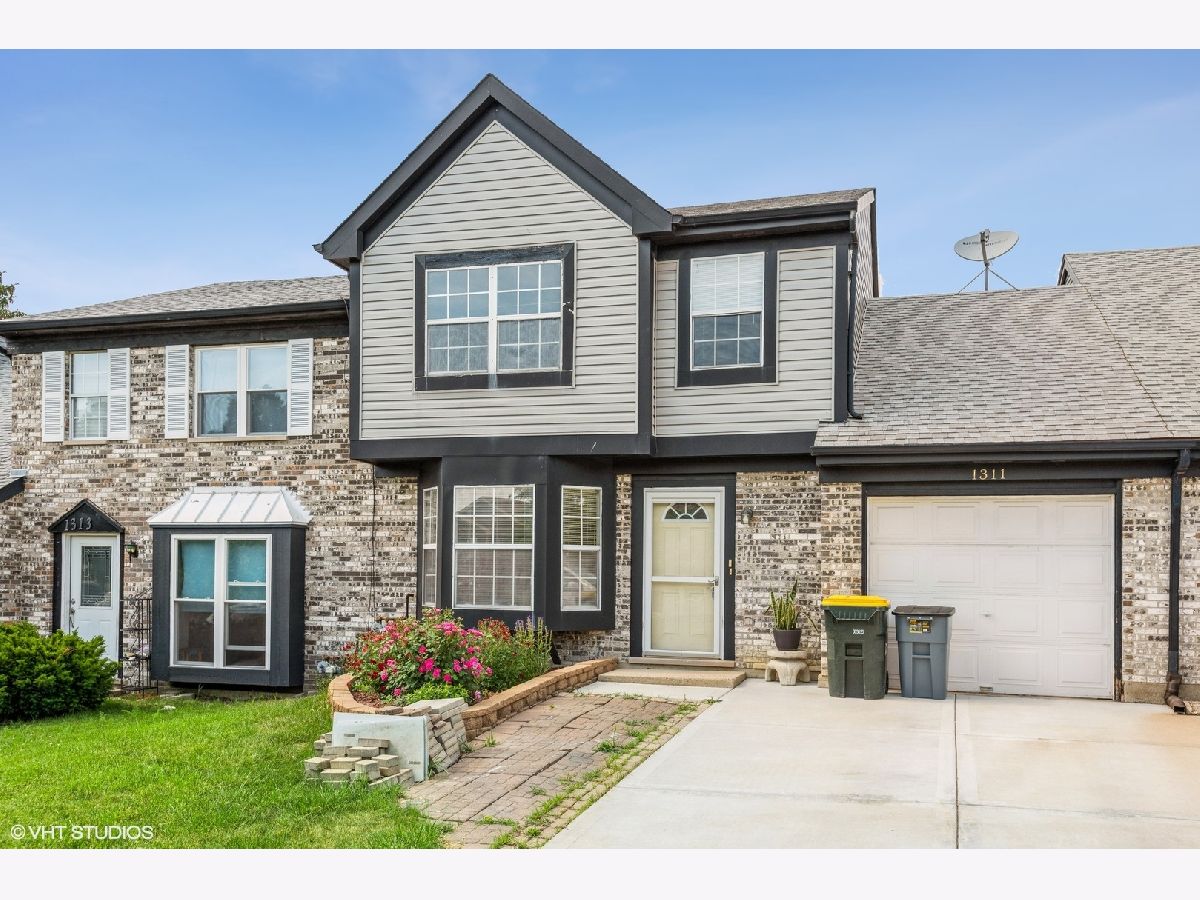 Townhomes & Homes Sold Maplewood Estates Carol Stream Illinois, 1311 Oriole