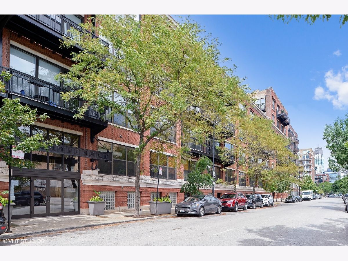 Condominiums Rented Number 10 Lofts Chicago Illinois, 1040 Adams