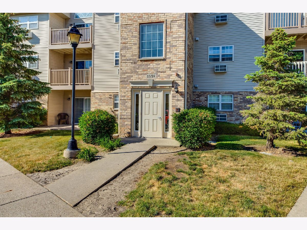 Fairfield Village Round Lake Beach IL, Condos & Townhomes For Sale