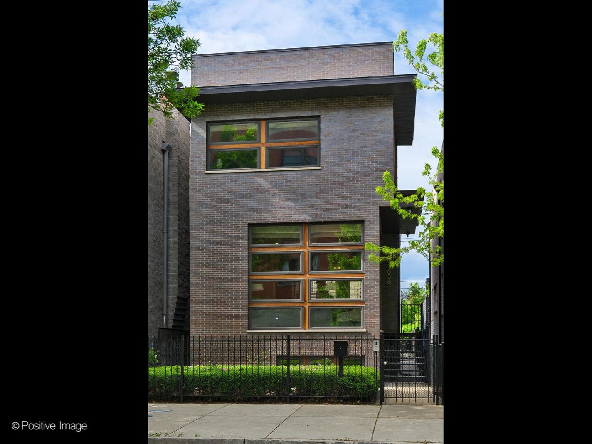 Condominiums & Homes Sold East Ukrainian Village Chicago Illinois, 1856 Erie
