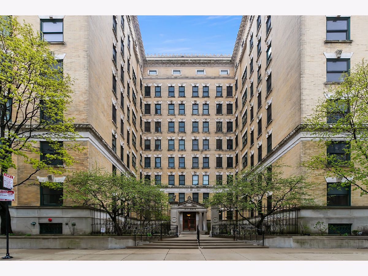 Condominiums Rented Greenbriar Chicago Illinois, 559 Surf