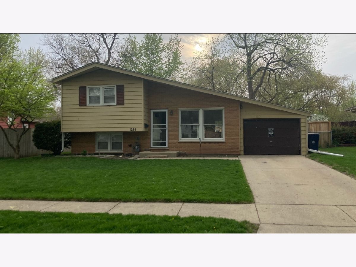 Homes Sold Blackhawk Manor Elgin Illinois, 1254 Algonquin
