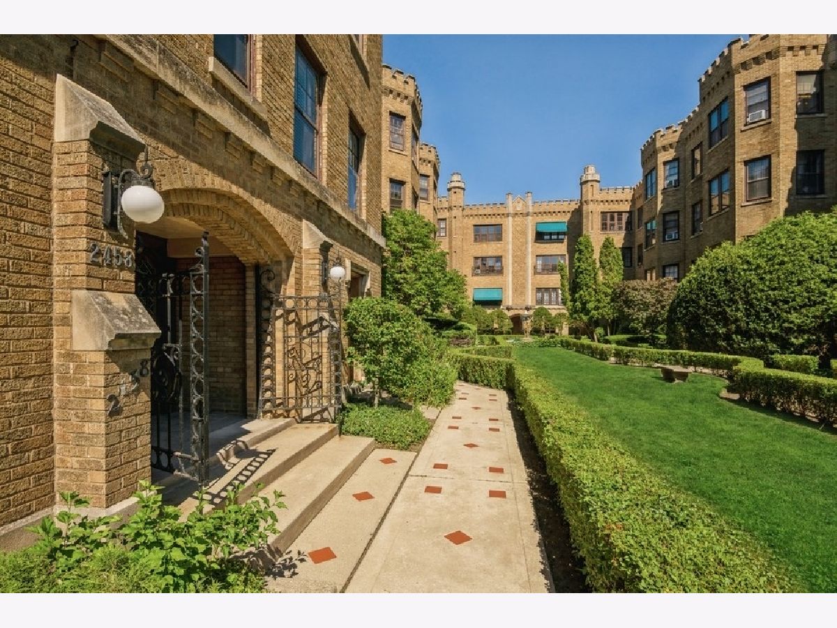 Condominiums Sold Park Castle Chicago Illinois, 2458 Greenleaf
