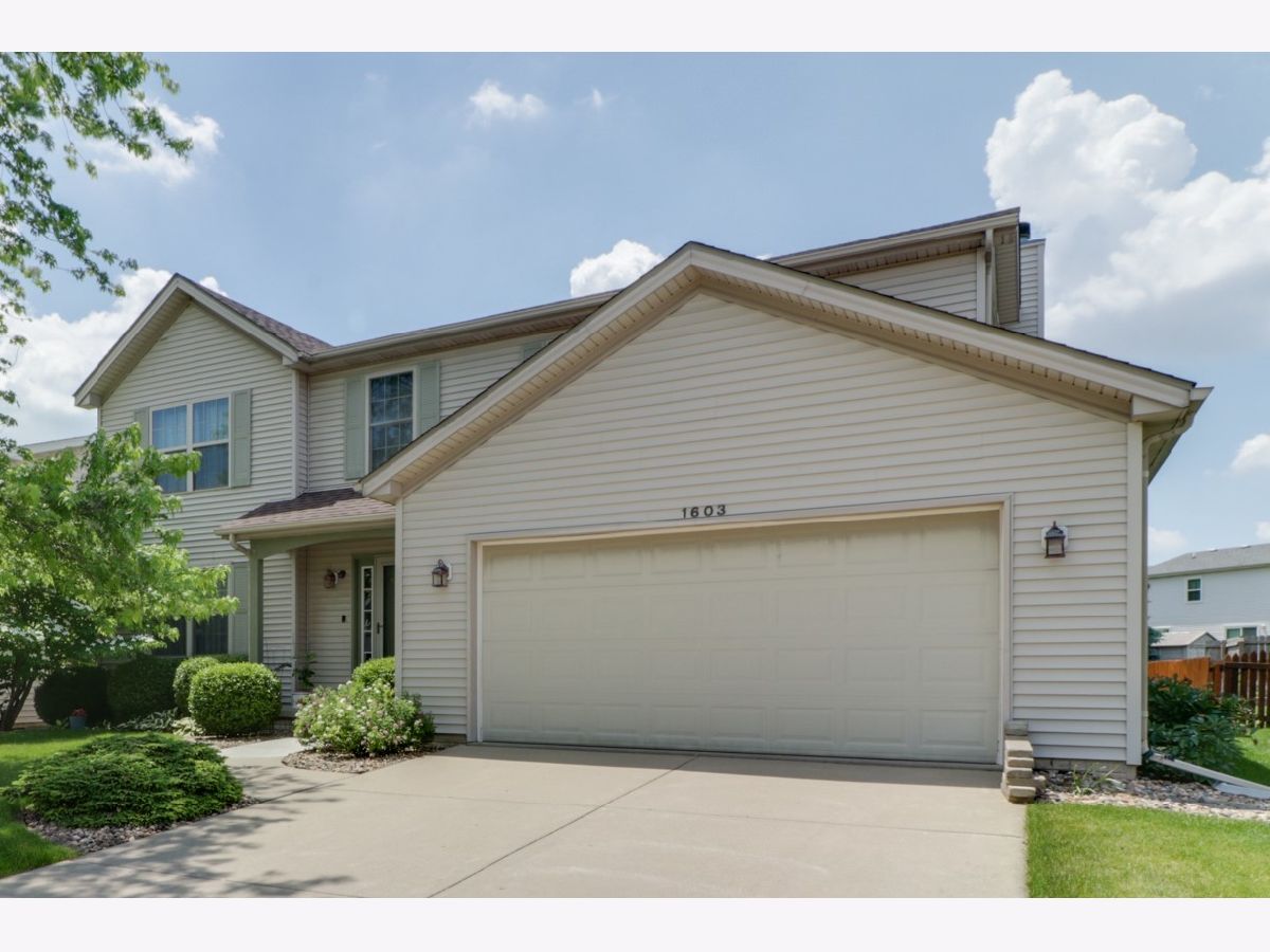 Homes Sold Pinehurst Normal Illinois, 1603 Torrey Pines