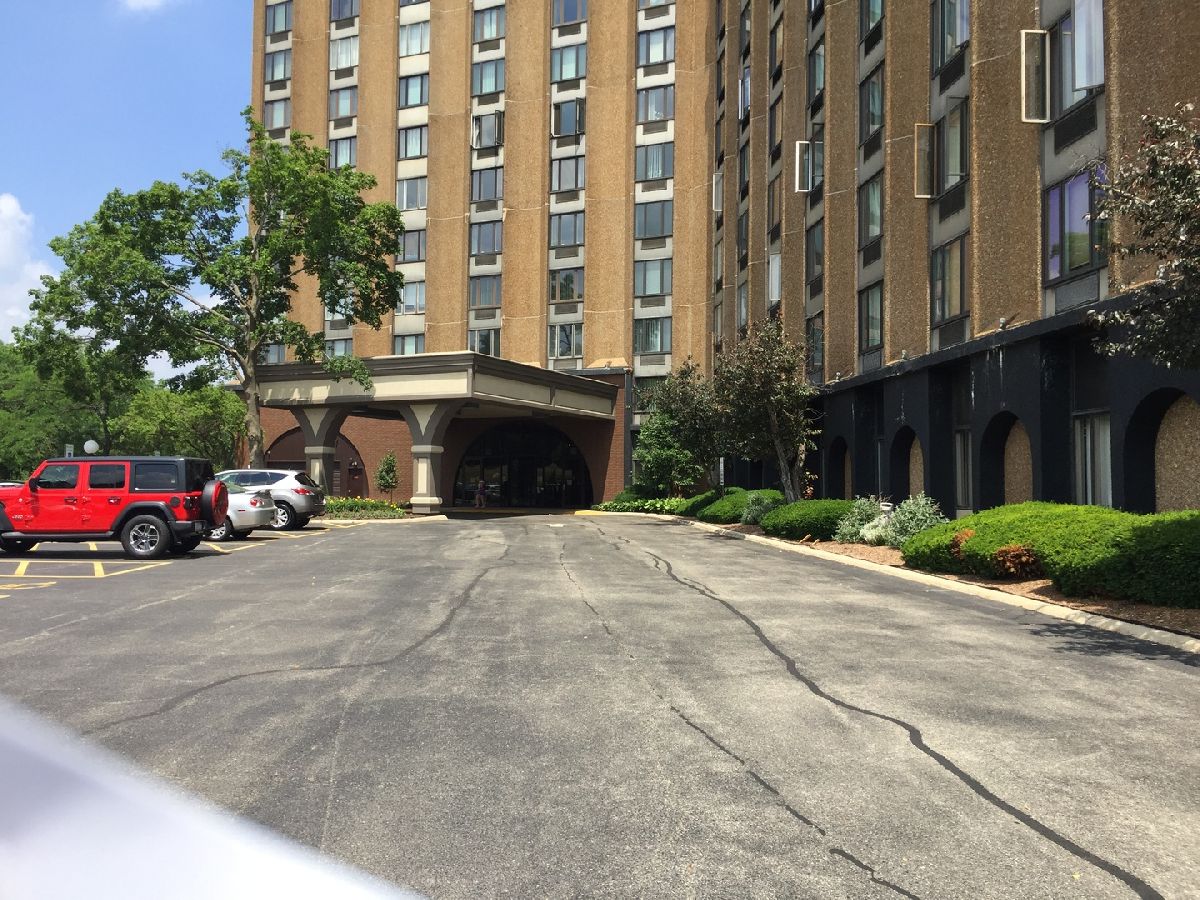 Condominiums Rented Renaissance Place Palatine Illinois, 1 Renaissance