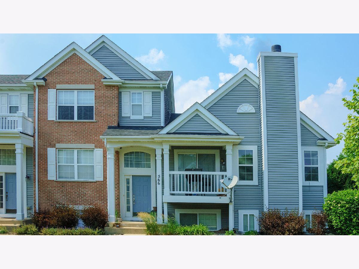 Townhomes Sold Lincoln Station Oswego Illinois, 566 Lincoln Station