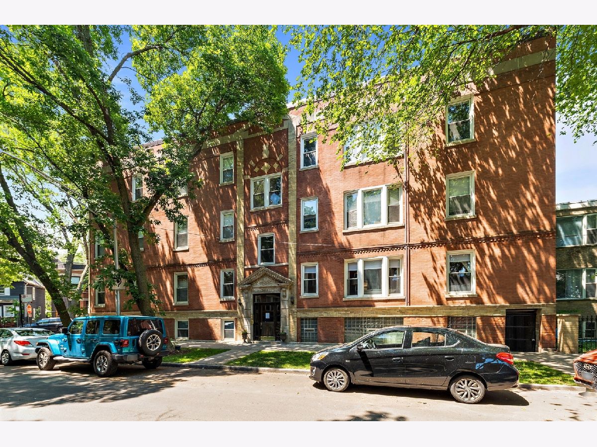 Condominiums & Homes Sold Magnolia Glen Chicago Illinois, 5812 Wayne