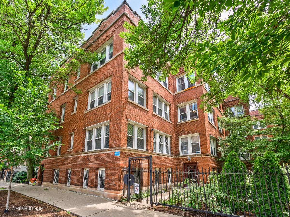 Condominiums Sold Buckingham Palace Chicago Illinois, 727 Buckingham