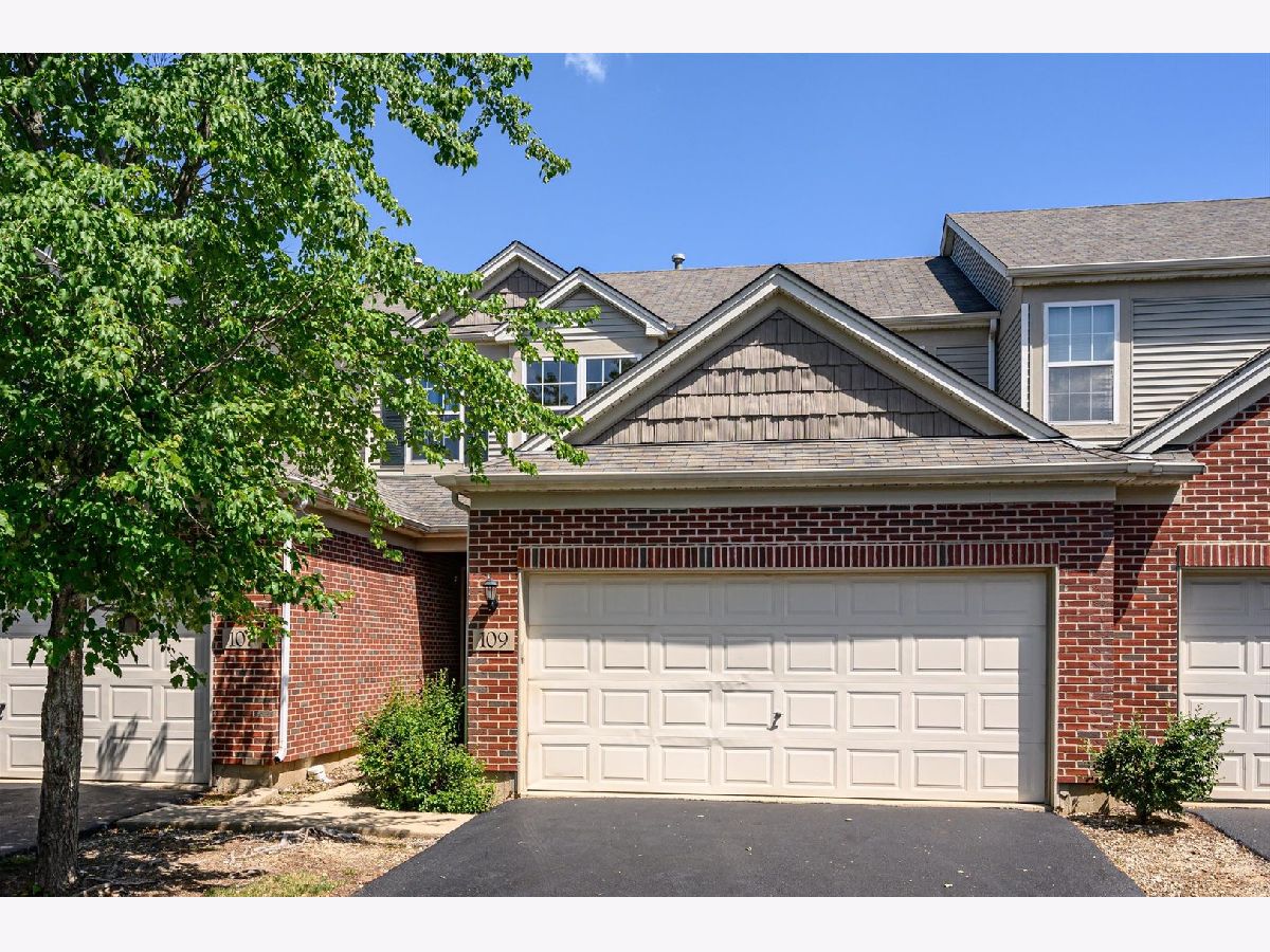 Townhomes Sold Neutrenton Place Elgin Illinois, 109 Neutrenton