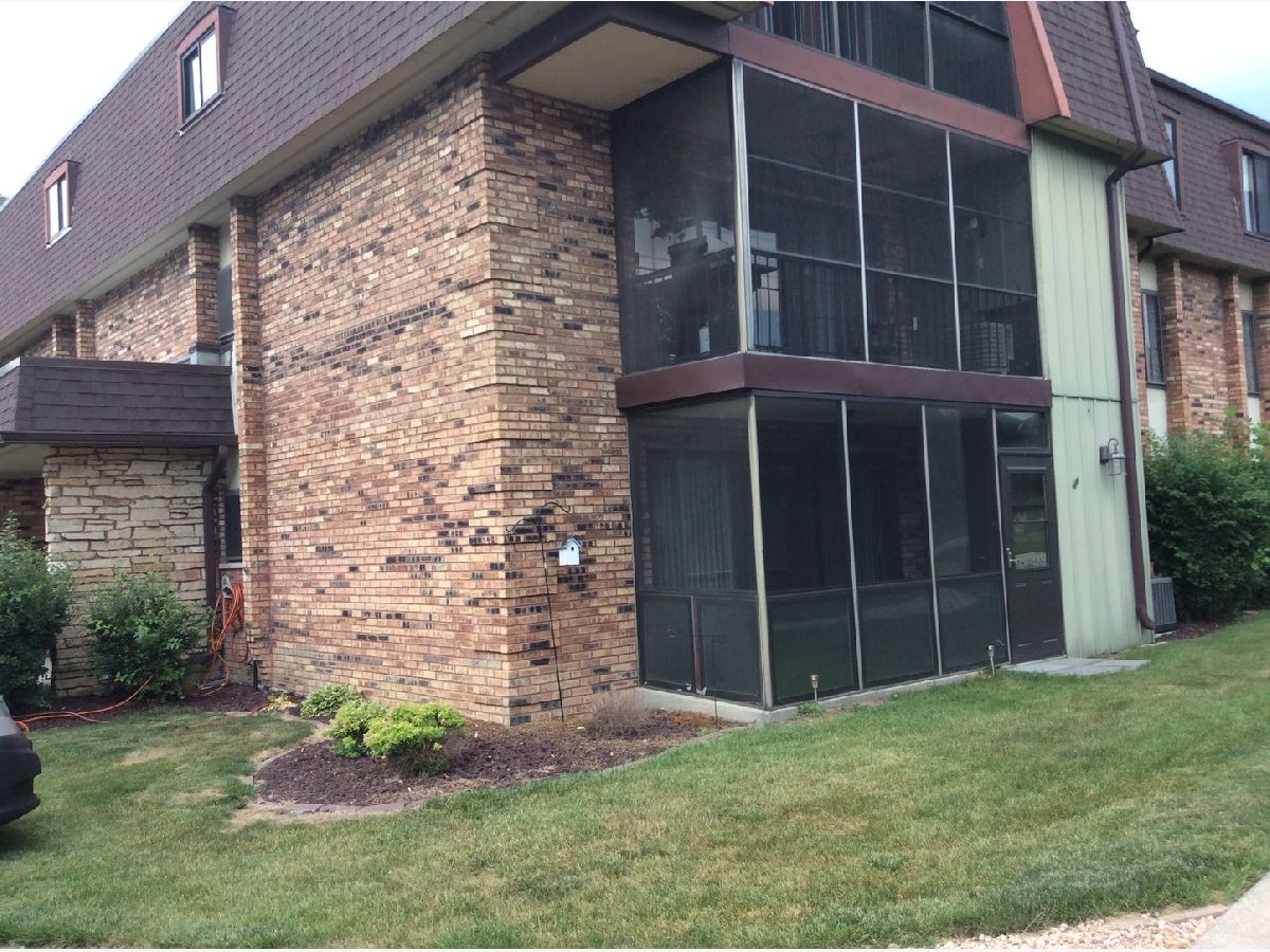Condominiums Rented Woods Edge Palos Hills Illinois, 9194 South