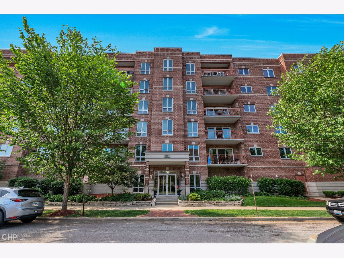 Condominiums Sold Park Laurel Des Plaines Illinois, 1327 Washington