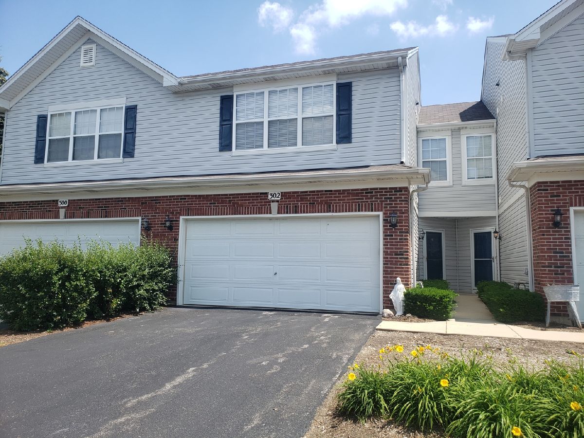 Townhomes & Homes Rented Blackberry Knoll Oswego Illinois, 302 Grape Vine