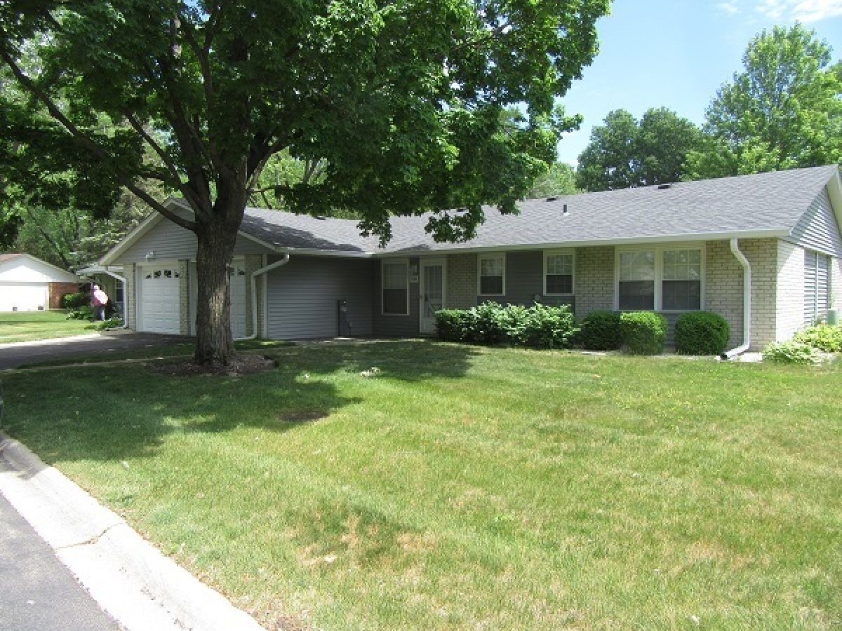 Leisure Village Fox Lake IL, Townhomes & Condos For Sale & For Rent