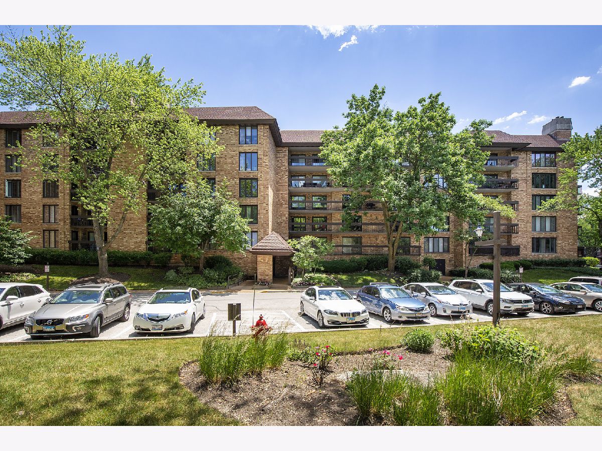 Mission Hills Northbrook IL, Condos & Townhomes & Homes For Sale & For