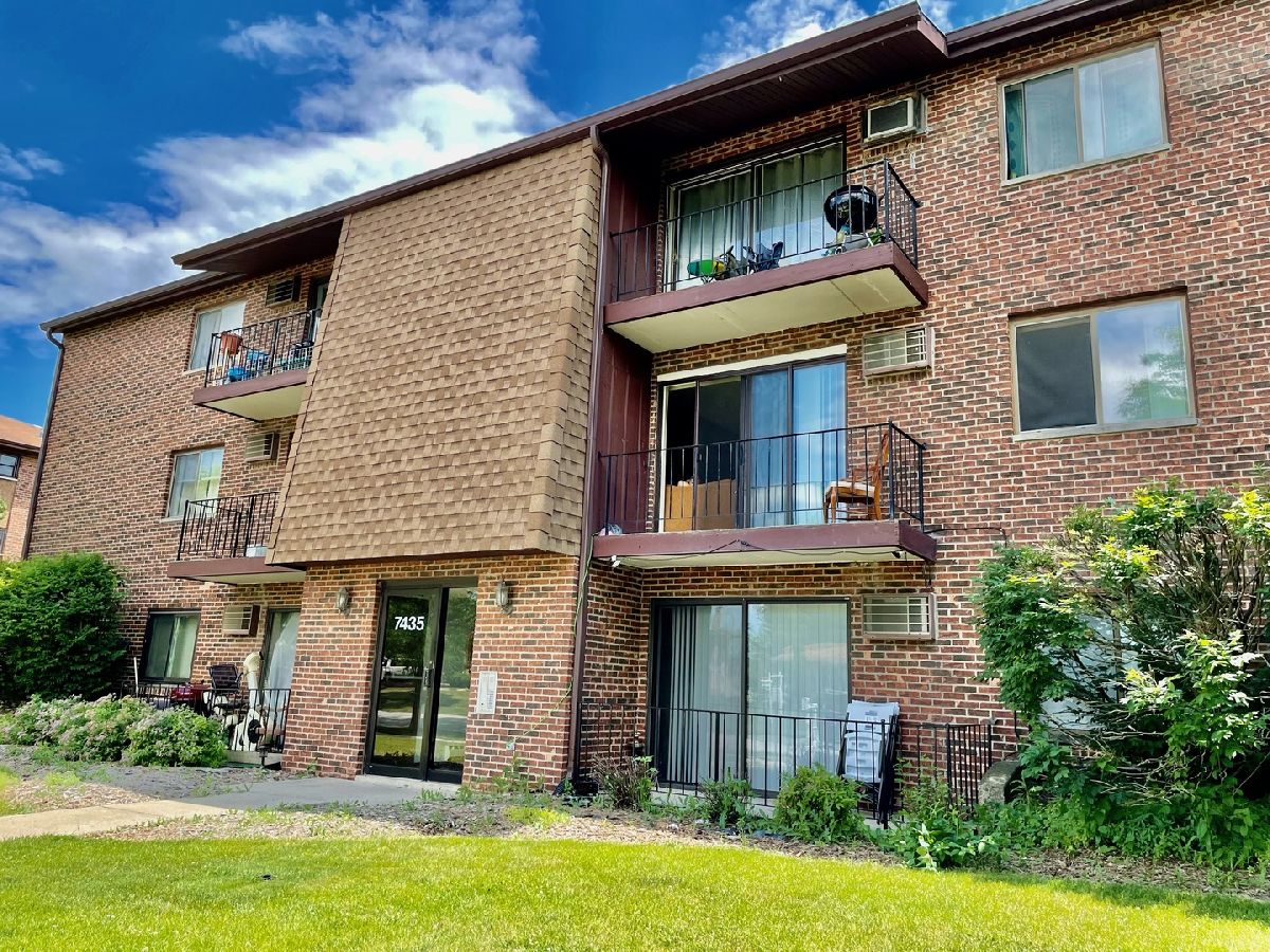 Condominiums & Homes Rented Colonades Orland Park Illinois, 7435 Tiffany