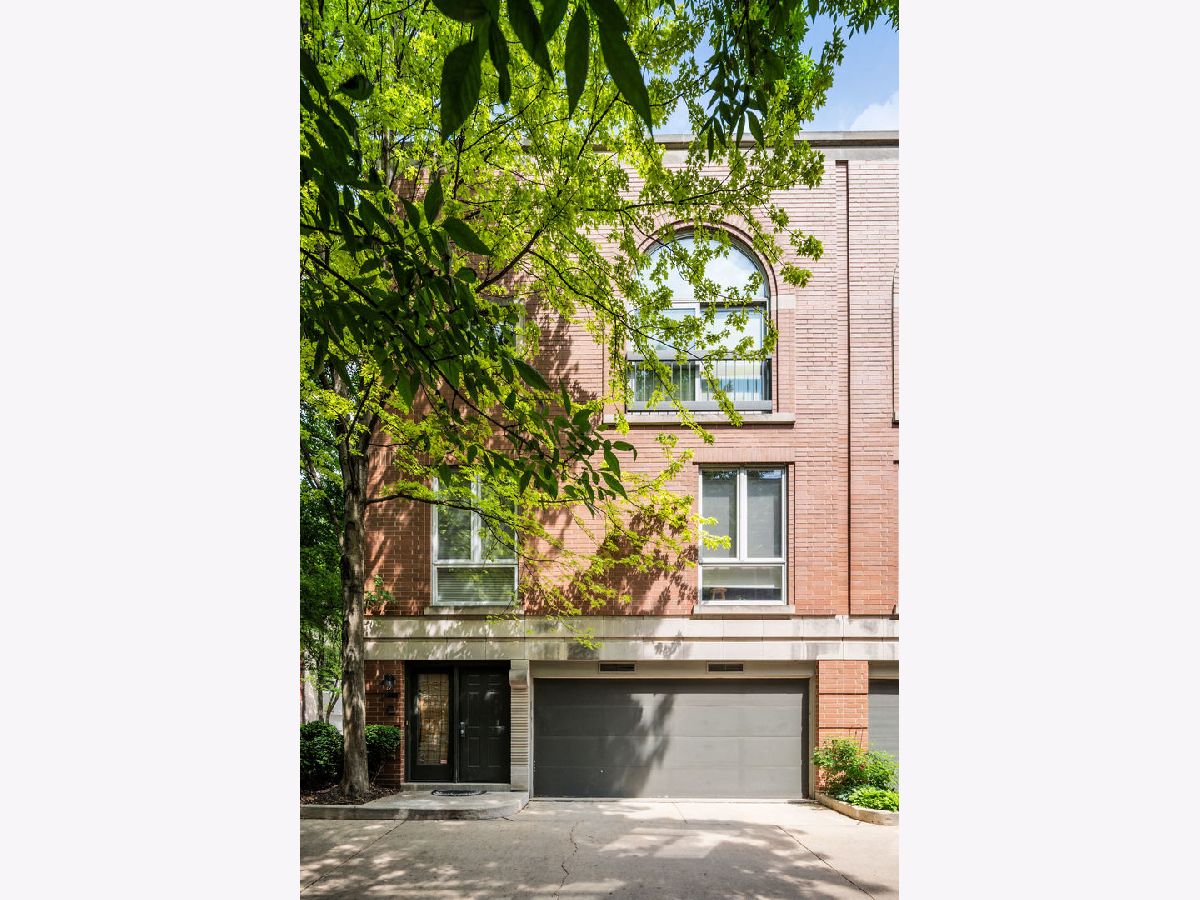 Townhomes Sold Tamerlane Chicago Illinois, 2673 Greenview