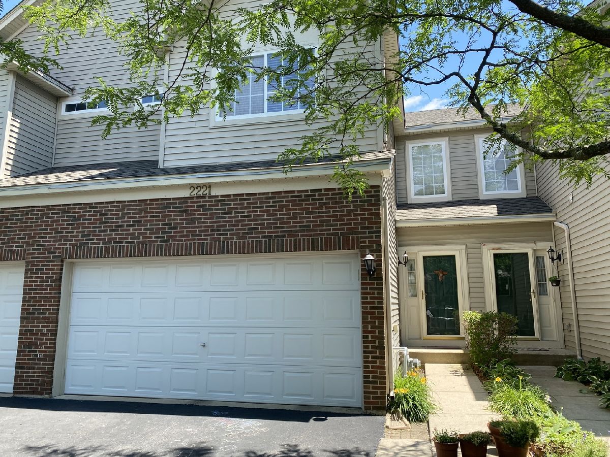Townhomes Rented Abington Woods Aurora Illinois, 2221 Stoughton