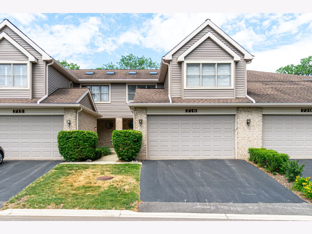 Townhomes Sold Timberlake Estates Palatine Illinois, 716 Walden