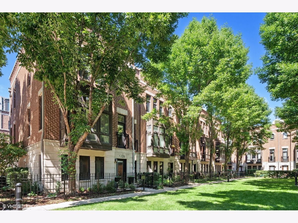 Townhomes & Condos & Homes Sold Columbia Place Chicago Illinois, 1729 Surf