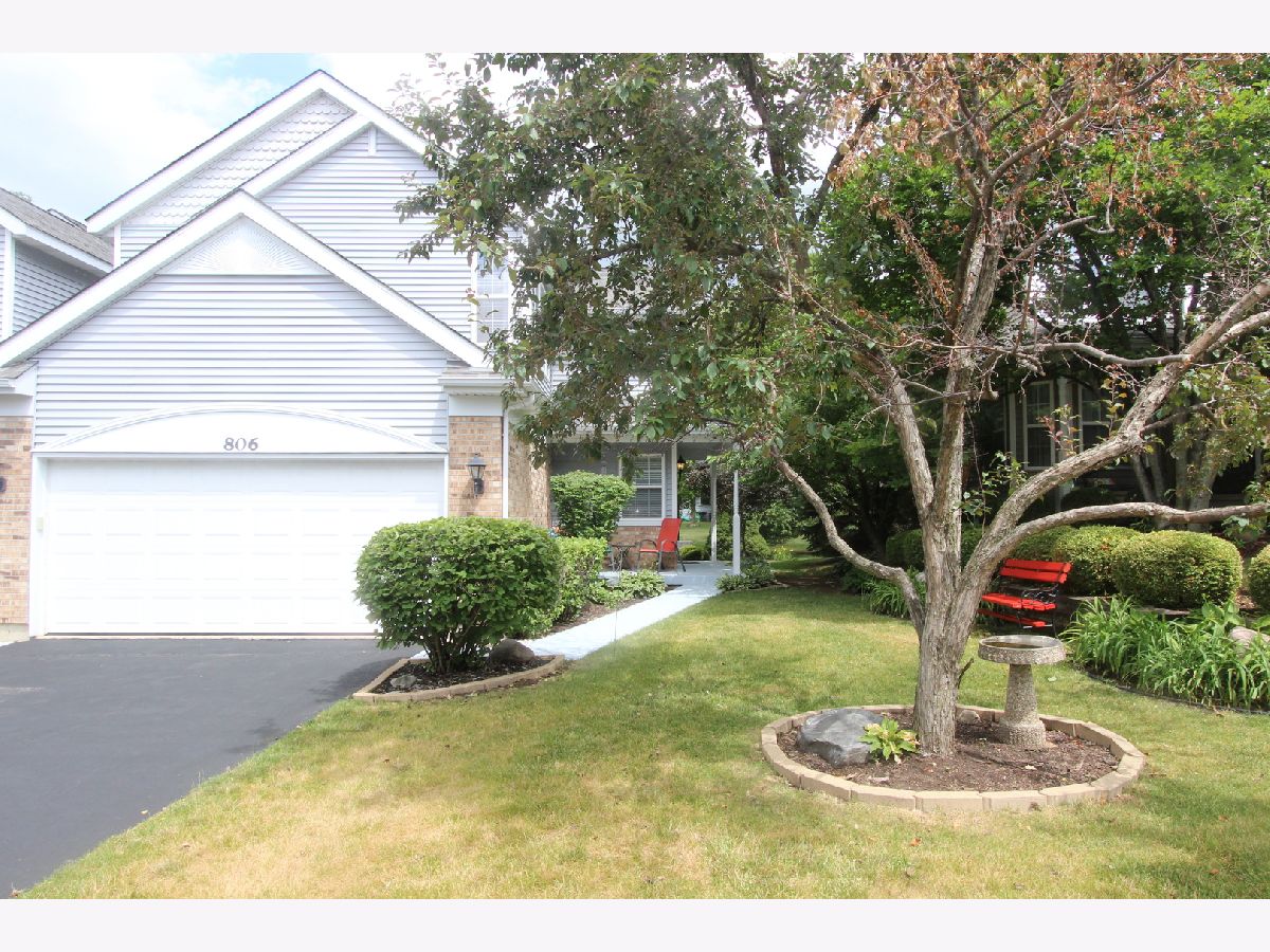 Townhomes & Condos Sold Hidden Valley Woodstock Illinois, 806 Twelve Oaks