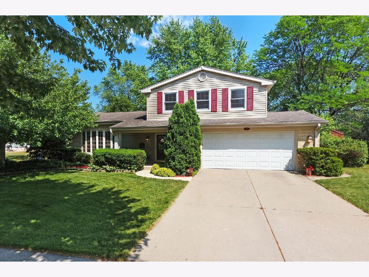 Homes Sold Reseda West Palatine Illinois, 943 Fairway