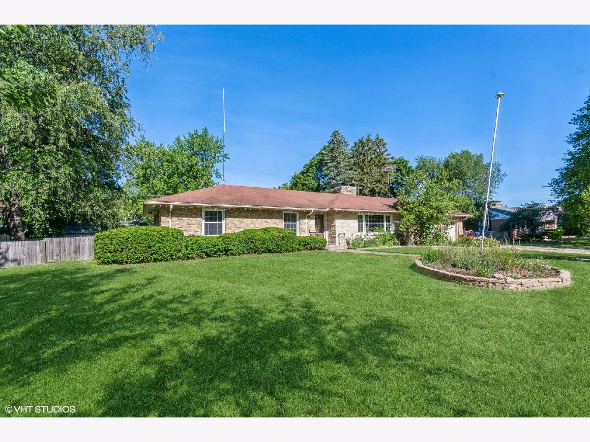 Homes & Condos & Townhomes Sold Wing Park Manor Elgin Illinois, 494 Wing Park
