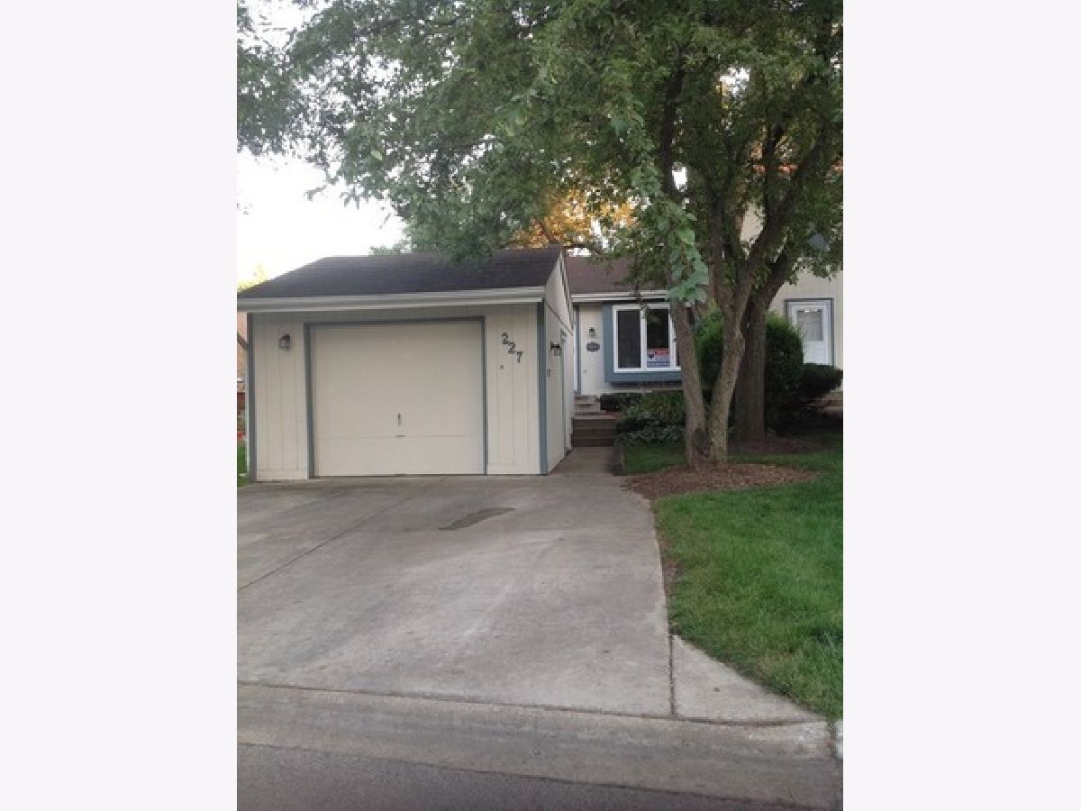 Townhomes & Condos & Homes Rented Westlake Bloomingdale Illinois, 227 Driftwood
