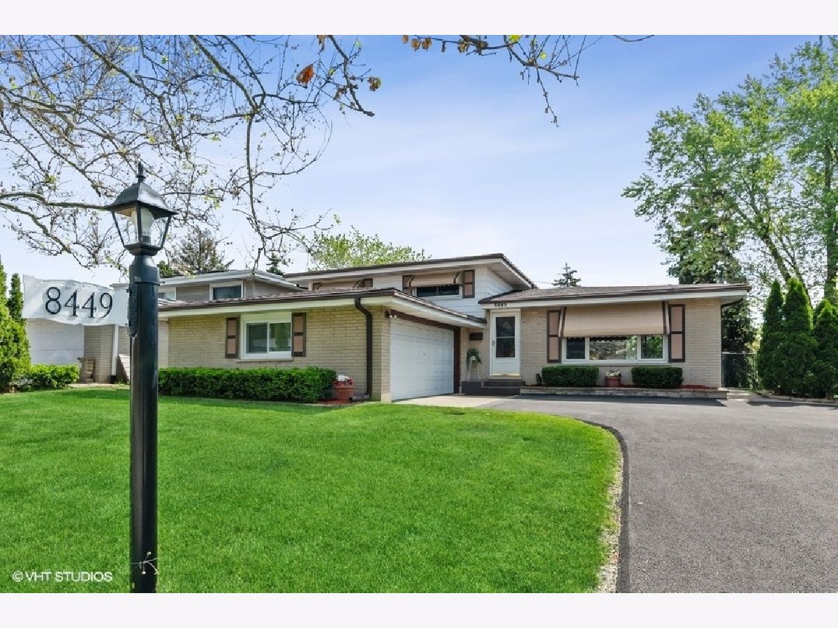 Homes Sold Windsor Trails Hickory Hills Illinois, 8449 Blue Ridge