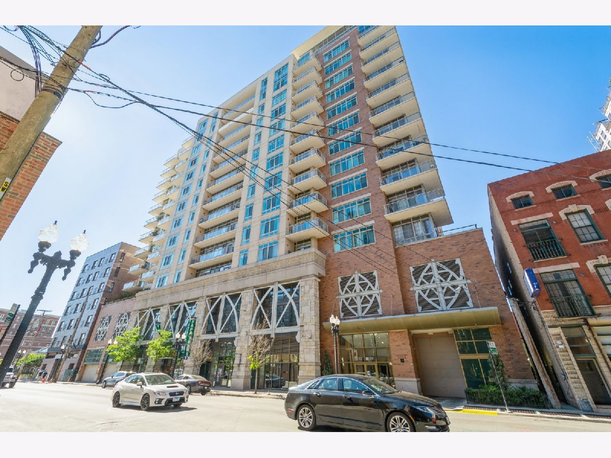 Condominiums Rented Venetian Chicago Illinois, 230 Division