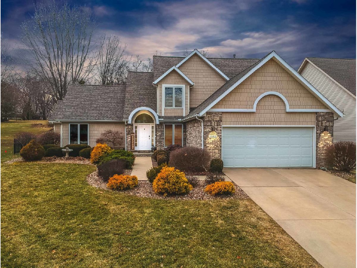 Homes & Condos & Townhomes Sold Woodland Ridge Bloomington Illinois, 1503 Sweetbriar