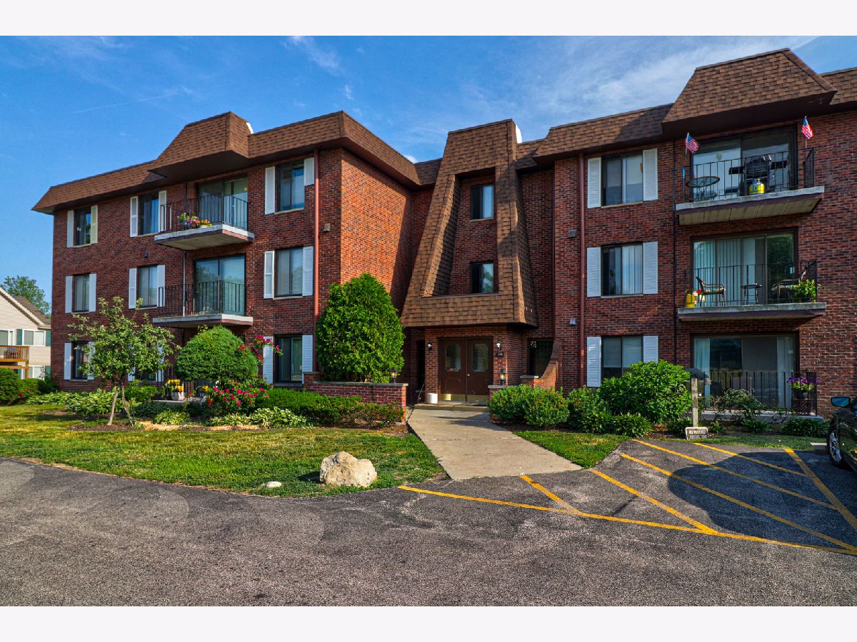 Townhomes & Condos & Homes Sold Knollwood Lake Zurich Illinois, 100 Clubhouse