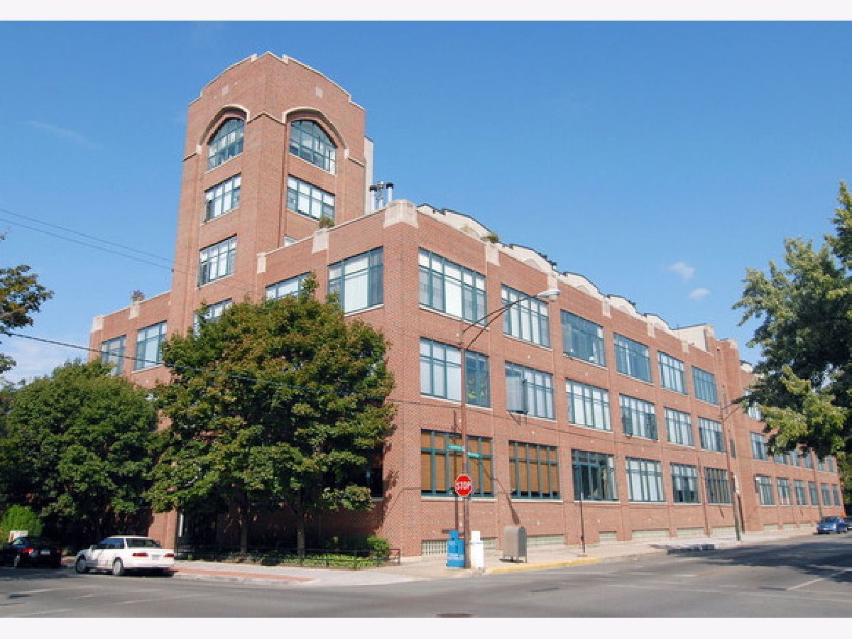 Townhomes & Condos & Homes Rented Embassy Club Chicago Illinois, 2600 Southport