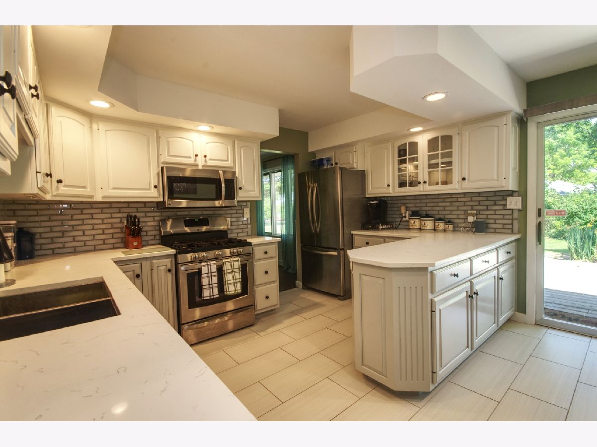 Homes & Condominiums Sold Twin Oaks Joliet Illinois, 208 Meadow Wood