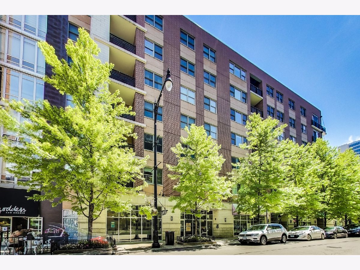 Condominiums Rented The Larrabee Chicago Illinois, 873 Larrabee