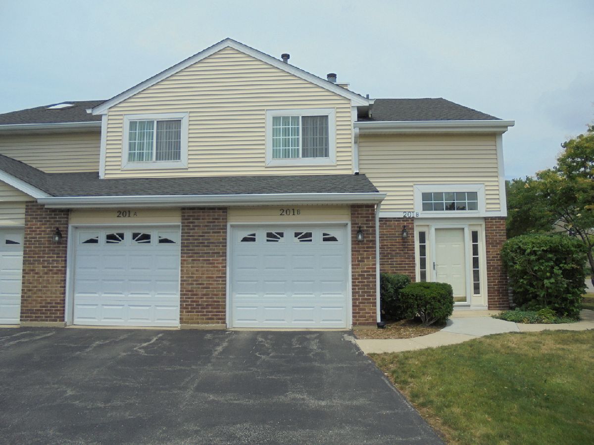 Townhomes & Condos Rented Sussex Square Streamwood Illinois, 201 Brittany