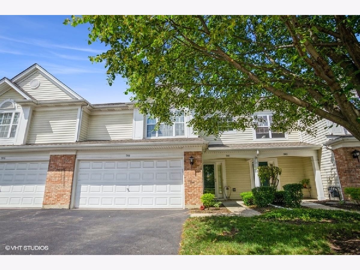 Huntington Chase Elk Grove Village IL, Townhomes & Condos For Sale