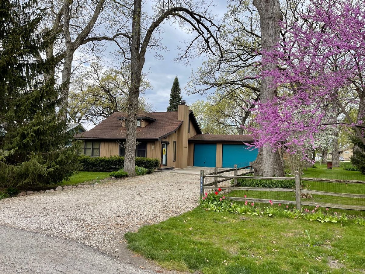 Homes Sold Mylith Park Island Lake Illinois, 27650 Walnut