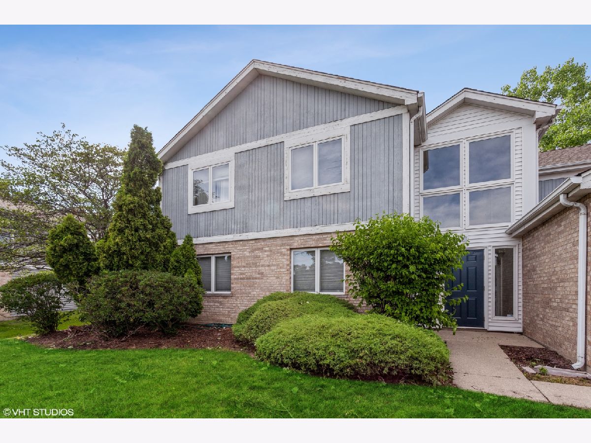 Condos & Townhomes Sold Creekside Village Willowbrook Illinois, 328 Frontage