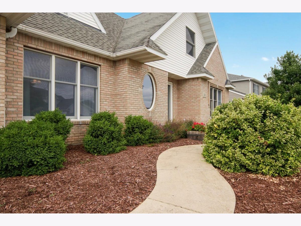 Ironwood Normal IL, Homes & Condos & Townhomes For Sale & For Rent