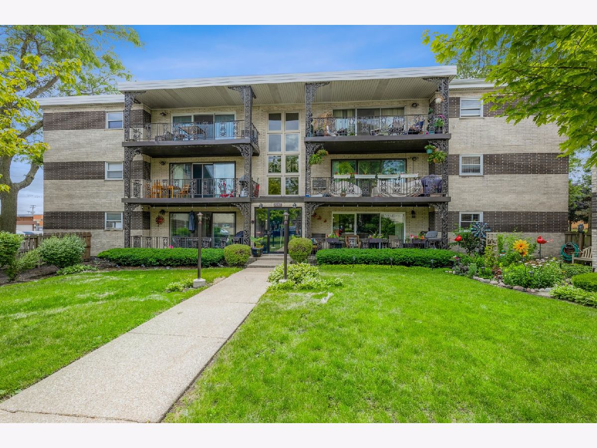 Villa Venice La Grange IL, Condominiums For Sale & For Rent Sadie